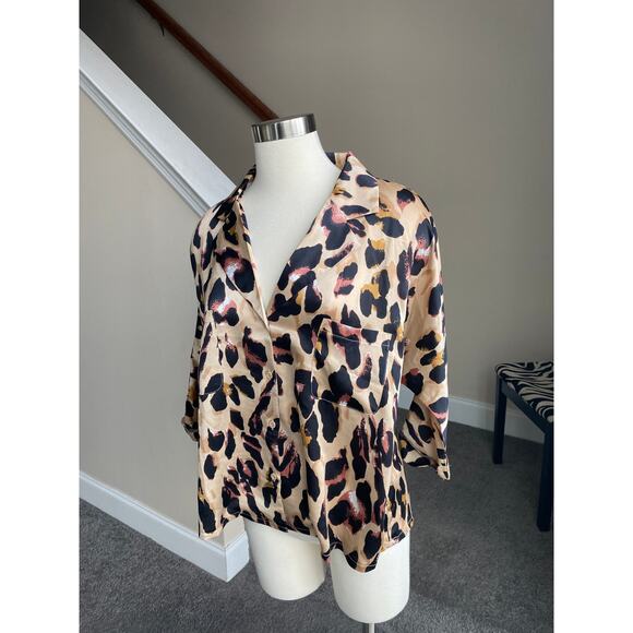 Nasty Gal leopard print button down, size XS - Picture 2 of 10